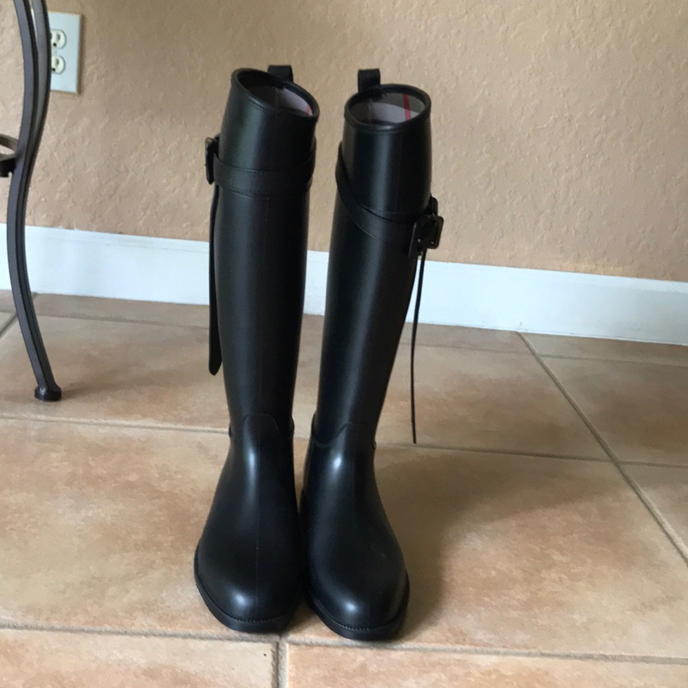 UK 38 , Burberry rain boots